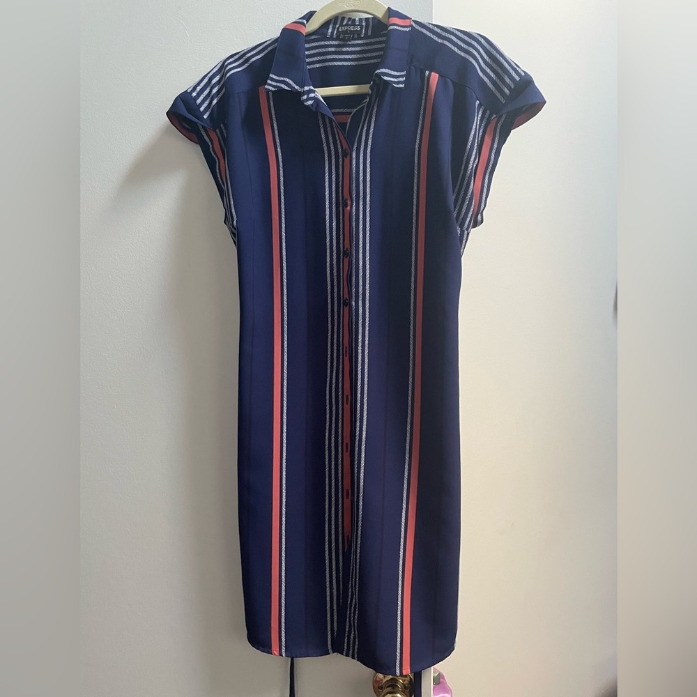 Express short sleeve button dress shirt in size Large